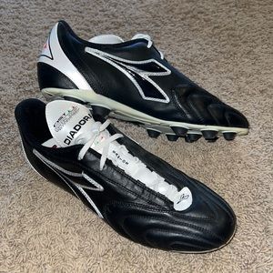 Diadora men’s soccer cleats * NEW - NEVER BEEN WORN*